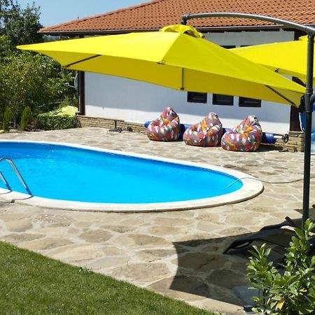 Бор И Шишарка Varzilkovtsi Ngoại thất bức ảnh