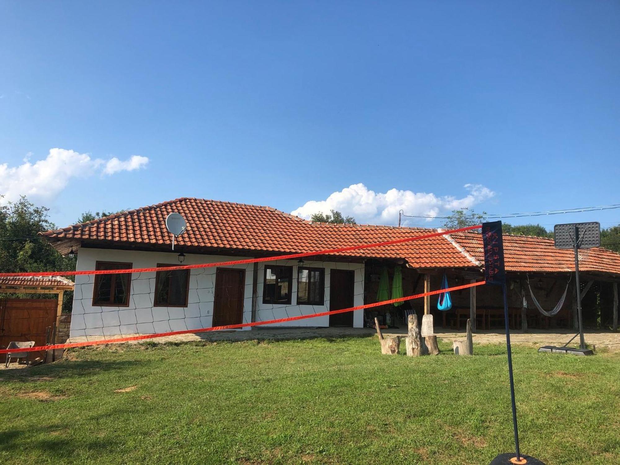 Бор И Шишарка Varzilkovtsi Ngoại thất bức ảnh